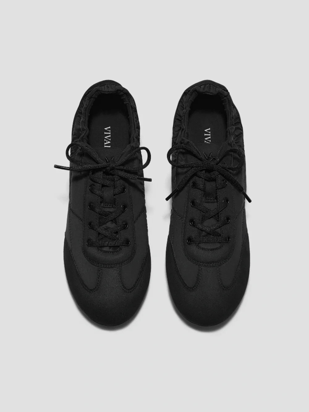 New in Box Vivaia Yancy Black Sneakerina US 8